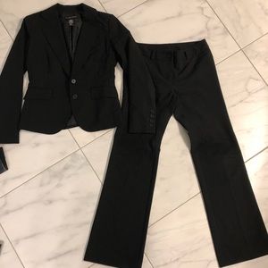 Size 4 black NY & Co black suit! Washable!